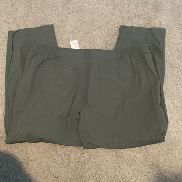 Kirkland Signature women’s Olive Green Travel Pant Size 16 - Picture 4 of 6